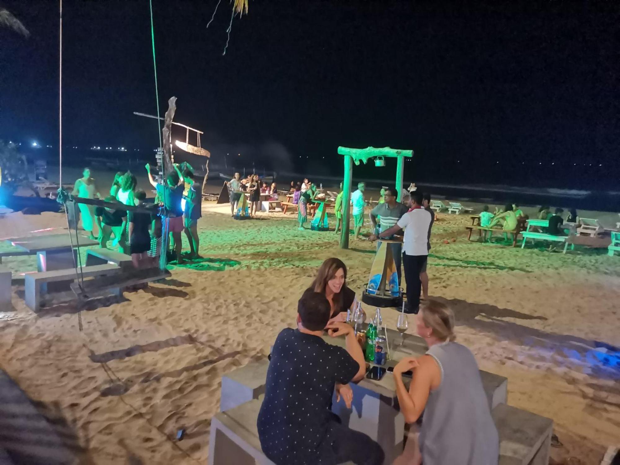 Surf Reef Beach 트링코말리 외부 사진