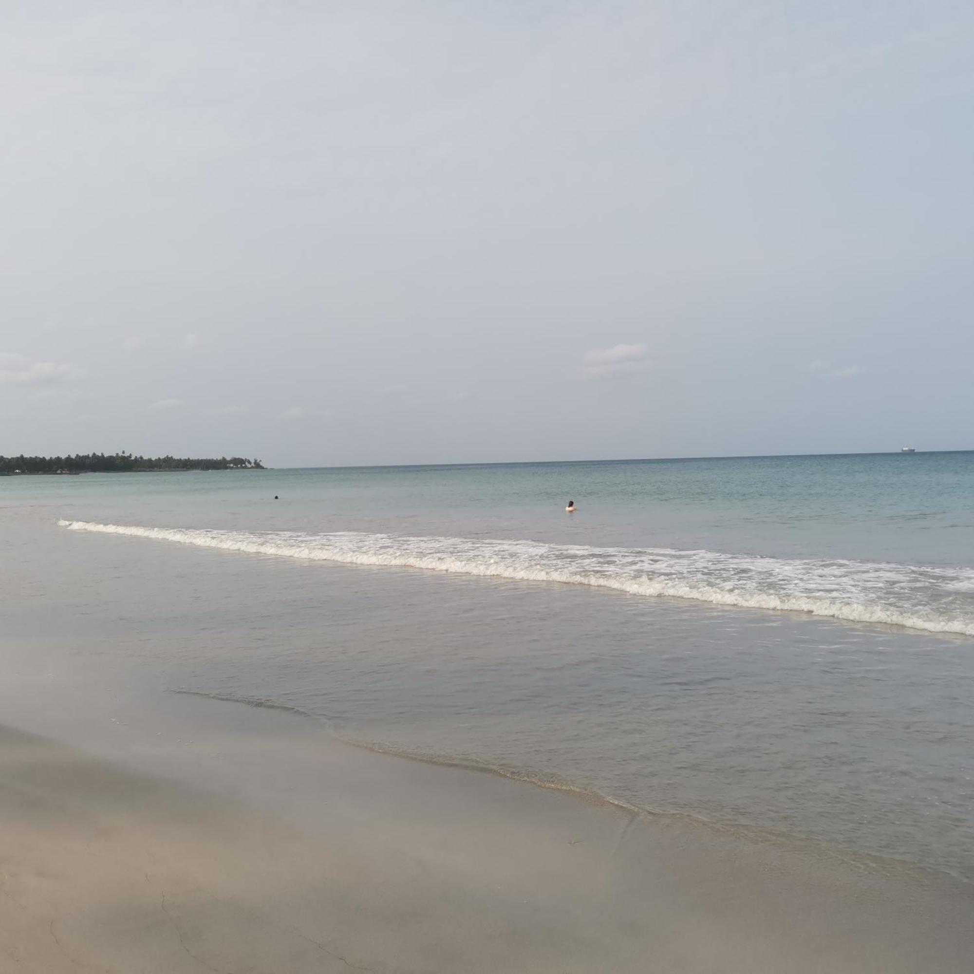 Surf Reef Beach 트링코말리 외부 사진