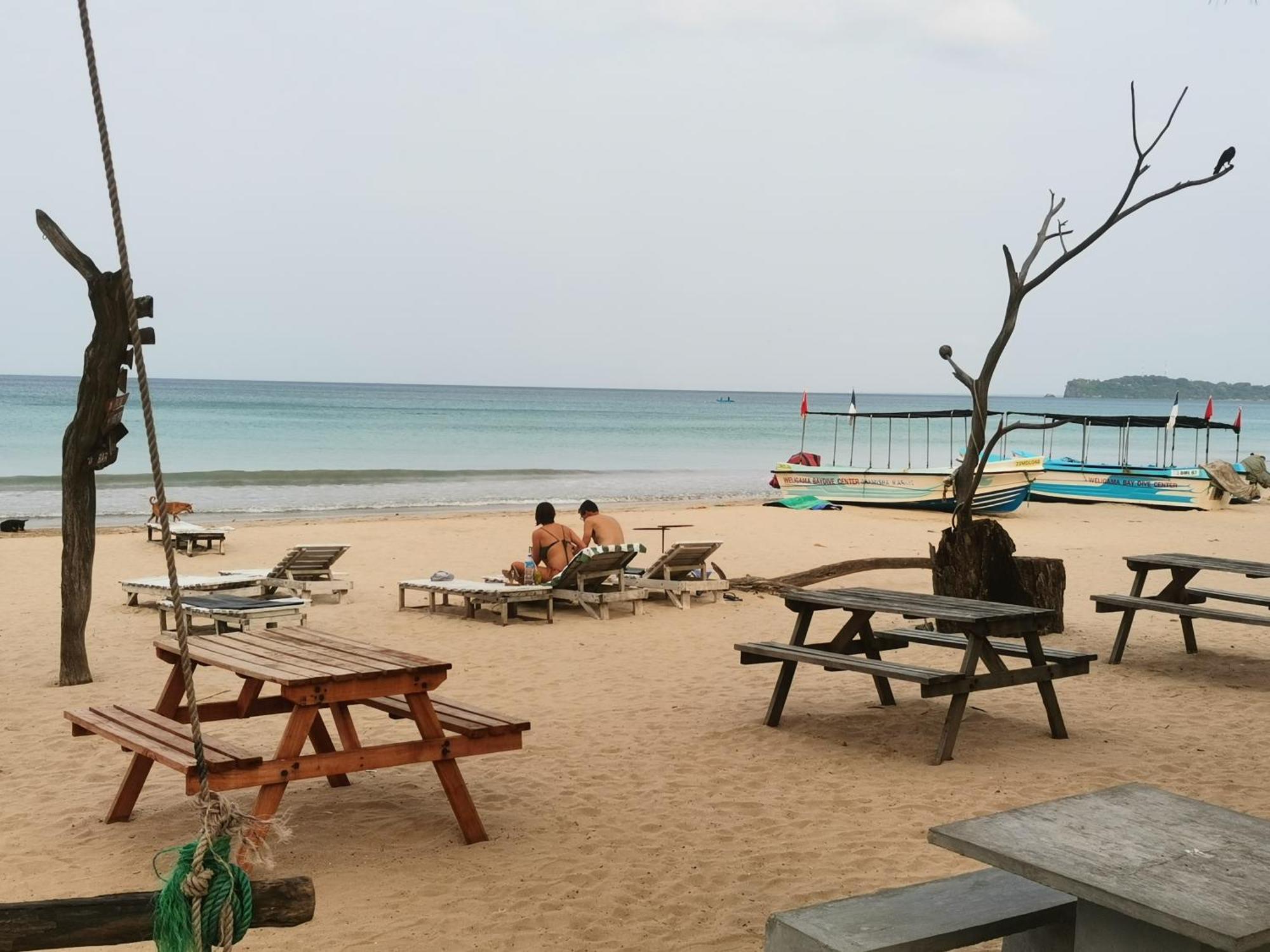 Surf Reef Beach 트링코말리 외부 사진